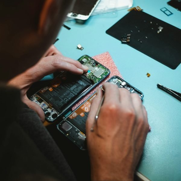 Photo by Kilian Seiler Reparación de móviles en Málaga